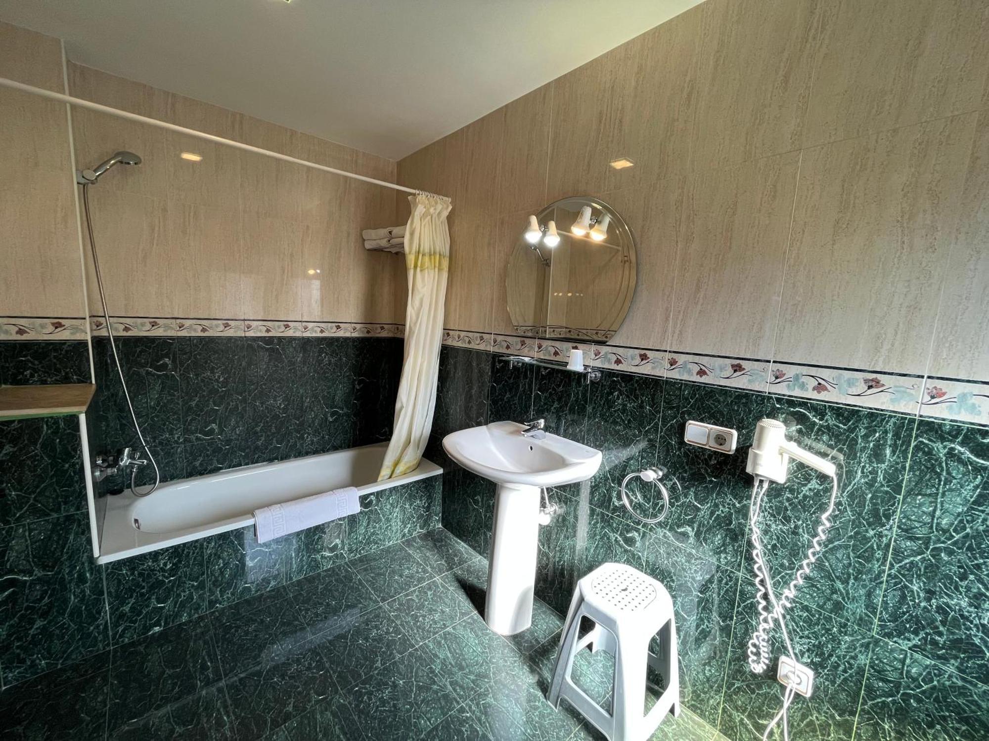 Hostal Tarrés Anglés Habitación foto