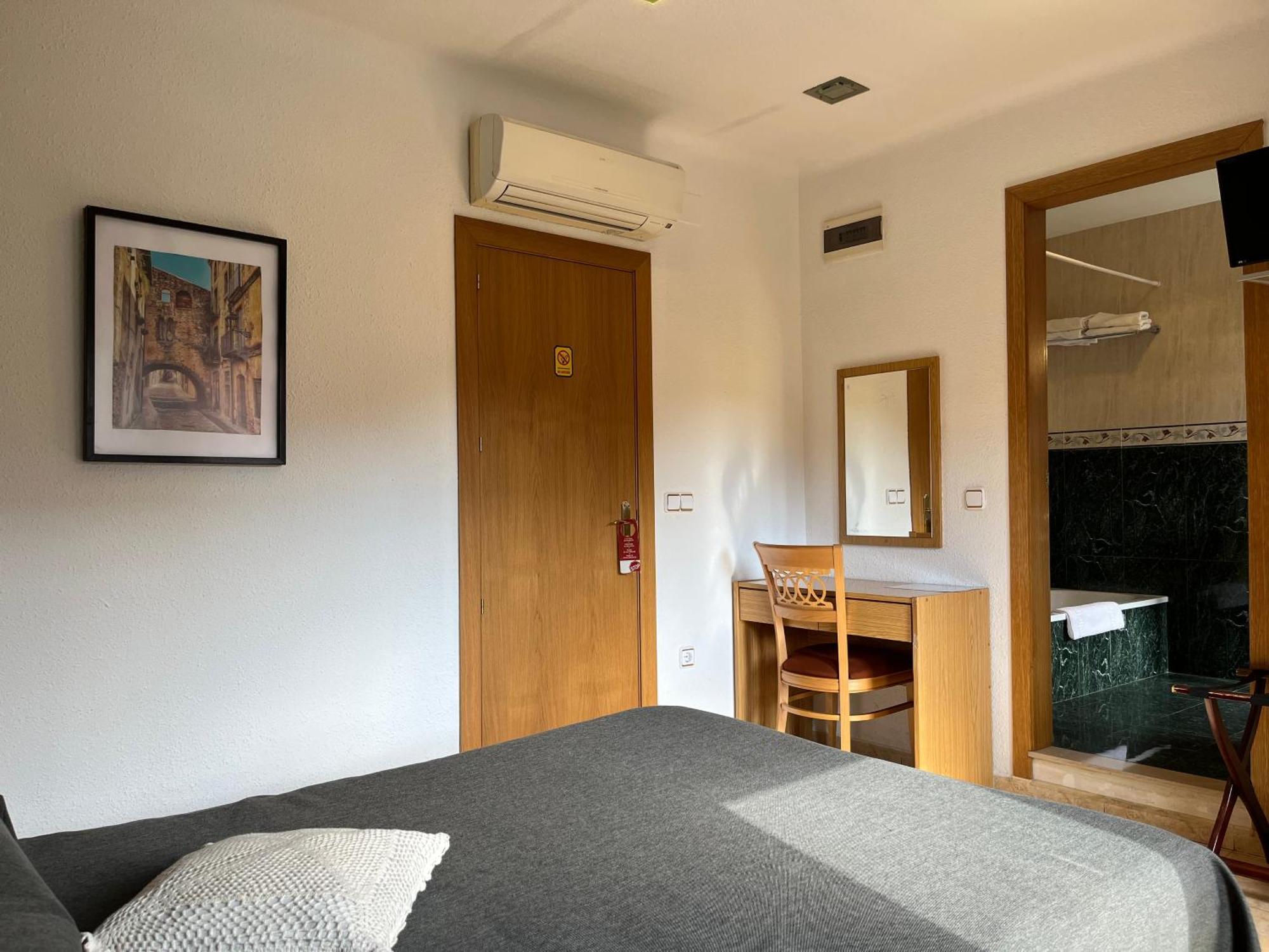 Hostal Tarrés Anglés Habitación foto