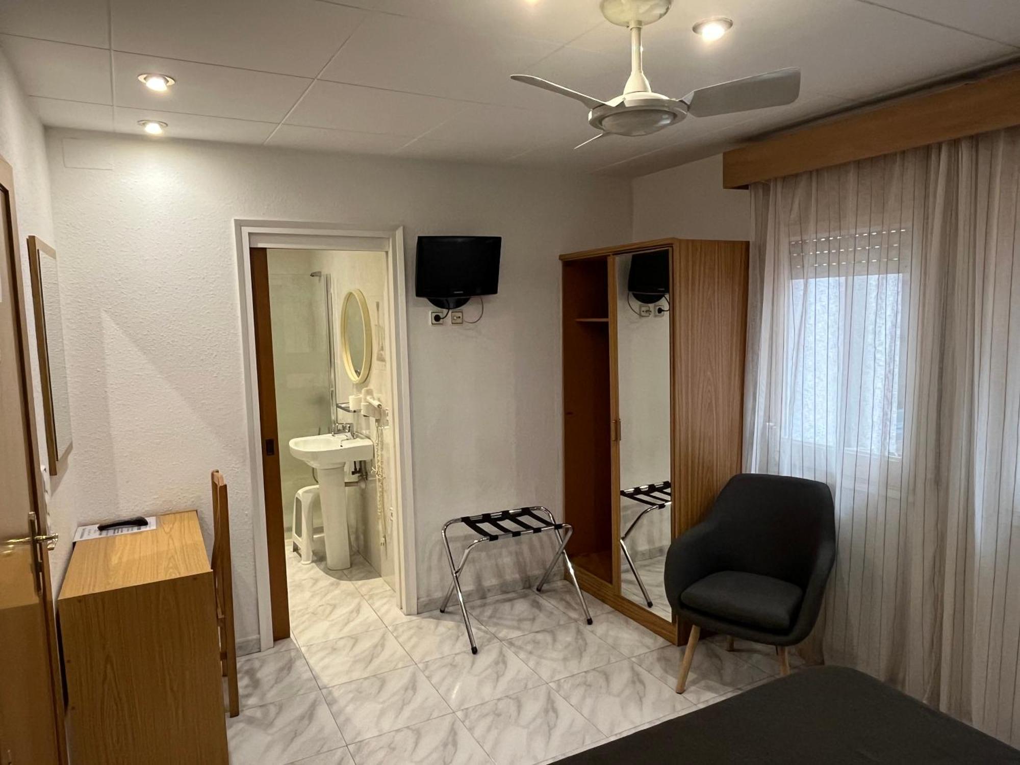 Hostal Tarrés Anglés Habitación foto