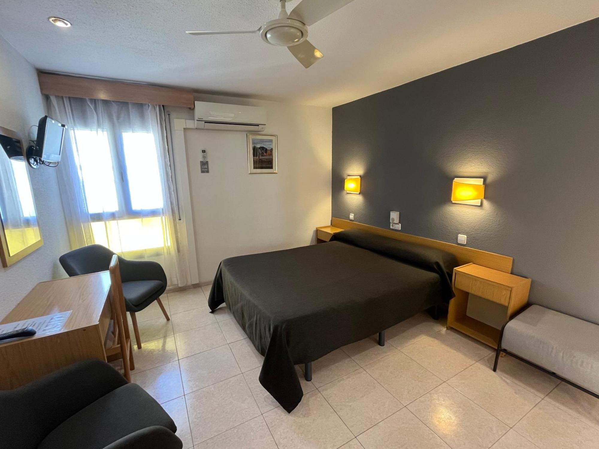 Hostal Tarrés Anglés Habitación foto