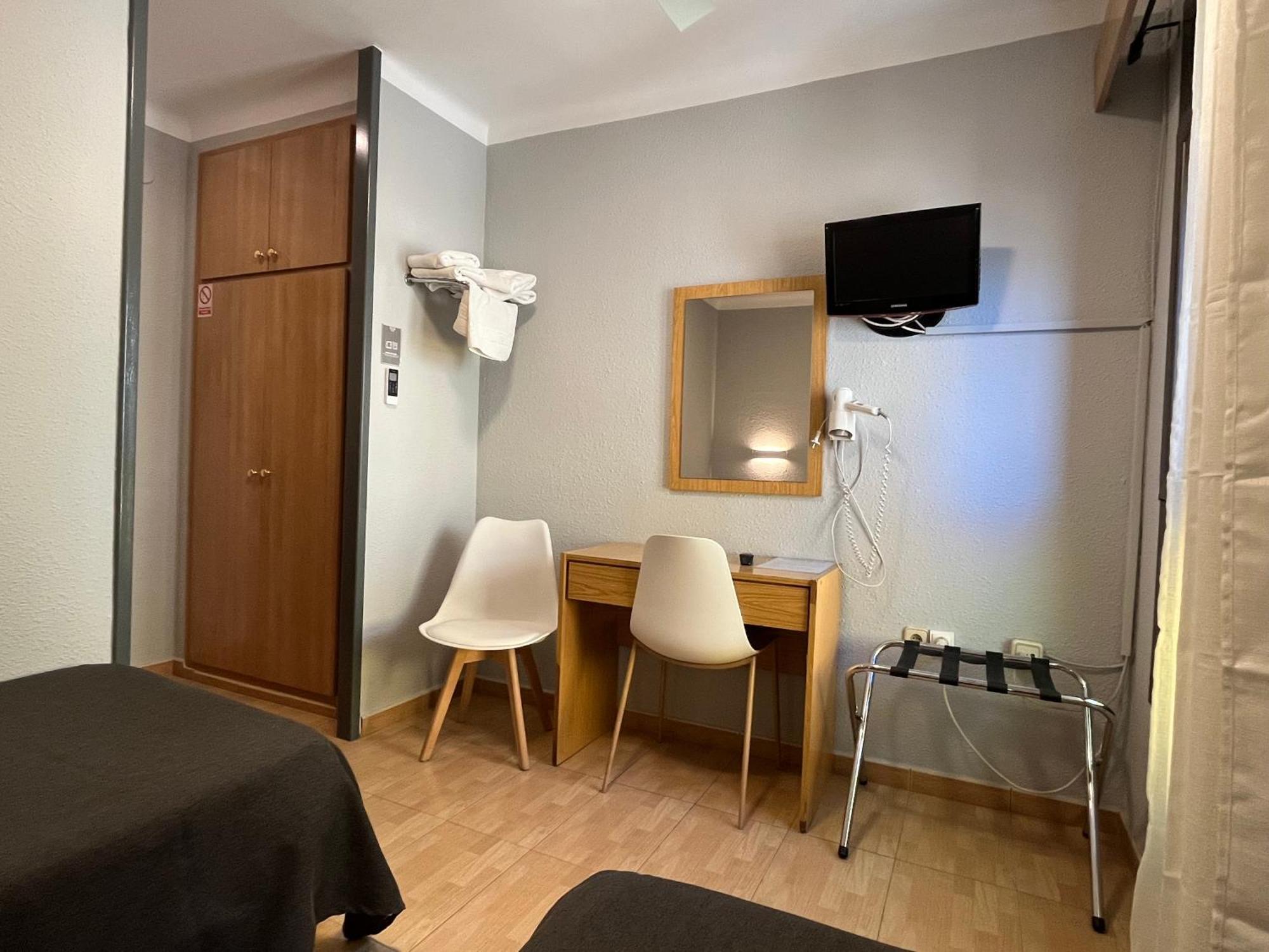 Hostal Tarrés Anglés Habitación foto