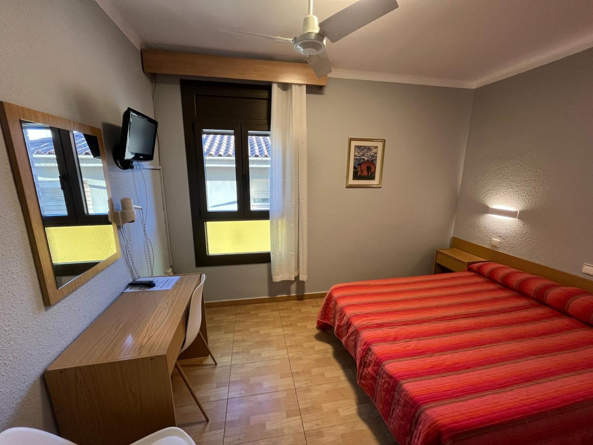 Hostal Tarrés Anglés Habitación foto