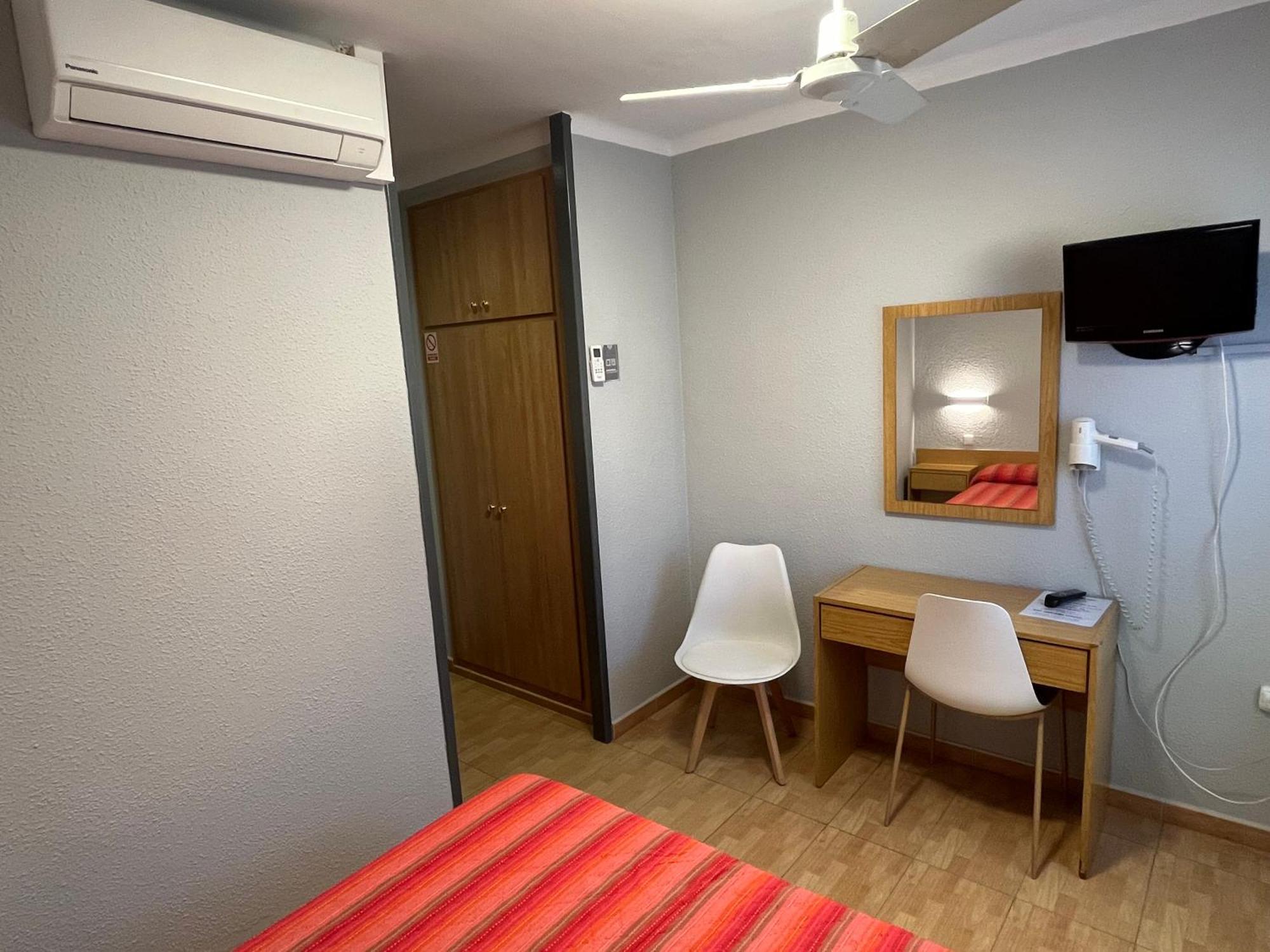 Hostal Tarrés Anglés Habitación foto