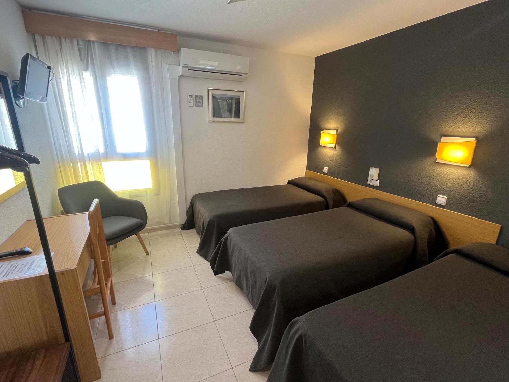 Hostal Tarrés Anglés Habitación foto