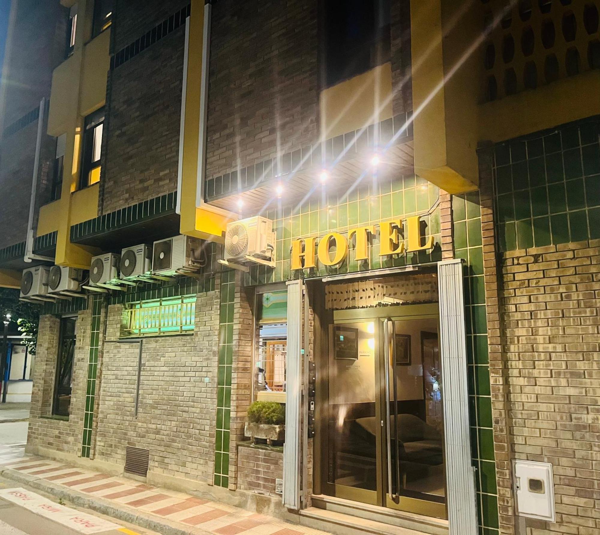 Hostal Tarrés Anglés Exterior foto